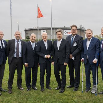 Air Products and Mabanaft Plan to Build Large-Scale Green Energy Import Terminal in Hamburg