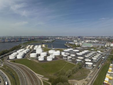 Tank Terminal Blumensand in the Port of Hamburg © Mabanaft GmbH & Co. KG