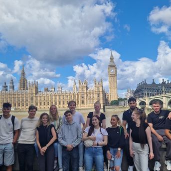 Group picture of Mabanaft's young professionals in London © Mabanaft