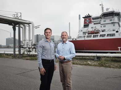 Sune Petersen, Head of Sustainability & Strategy, DCC & Shell Aviation Denmark and Karl Henrik Dahl, Managing Director, Oiltanking Copenhagen A/S. © Oiltanking Copenhagen A/S. Photo: Christoffer Regild