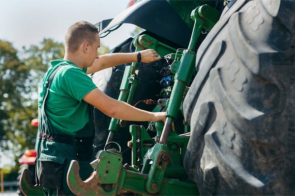 Landwirtschaftliche Maschinen im Einsatz mit Hochleistungsschmierstoffen