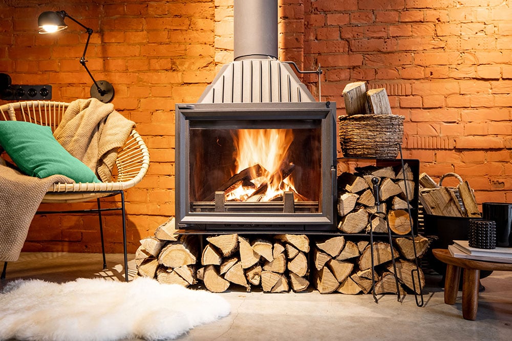 Wood-burning fireplace as an additional heat source for homes without gas connection 