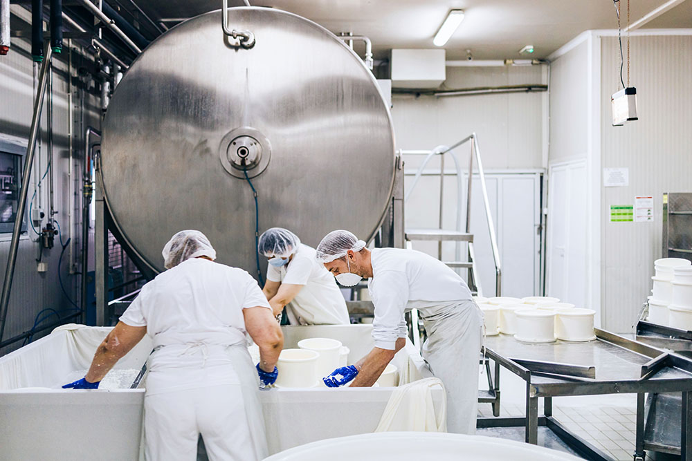 Heating in a hall with a tank