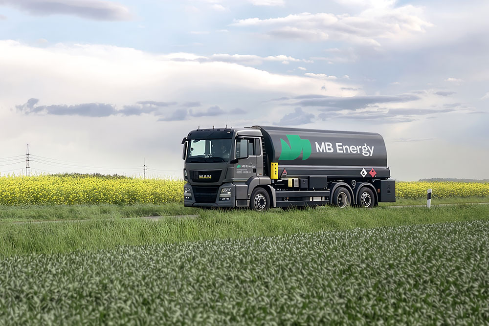MB Energy Tankwagen liefert Kraftstoffe und Energieprodukte für öffentliche Einrichtungen 