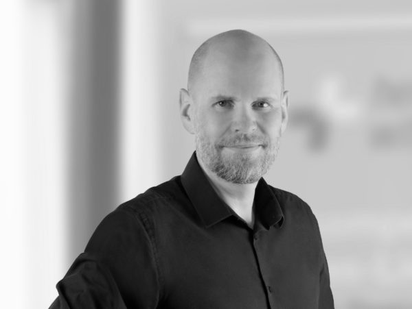 Lars-Schader_sw@2x-600x451