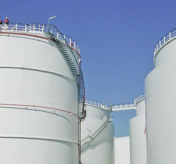 Heating oil distribution by energy traders Tank farms Petrol stations