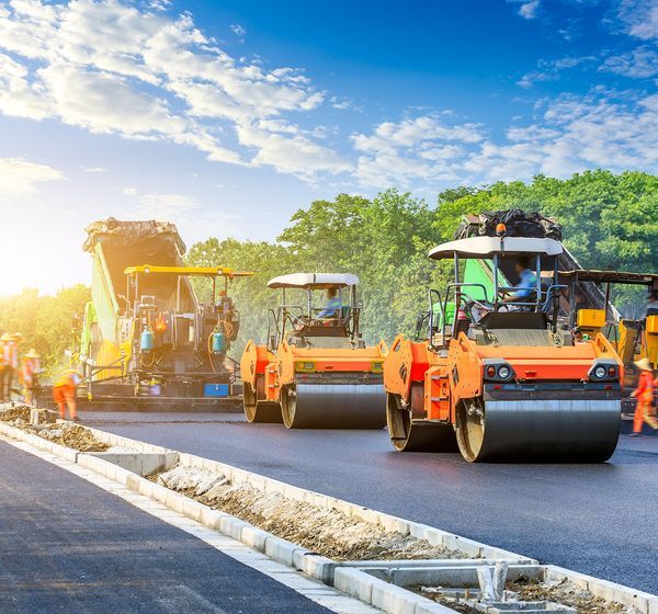 Straßenarbeiten_Baustelle_Bitumen