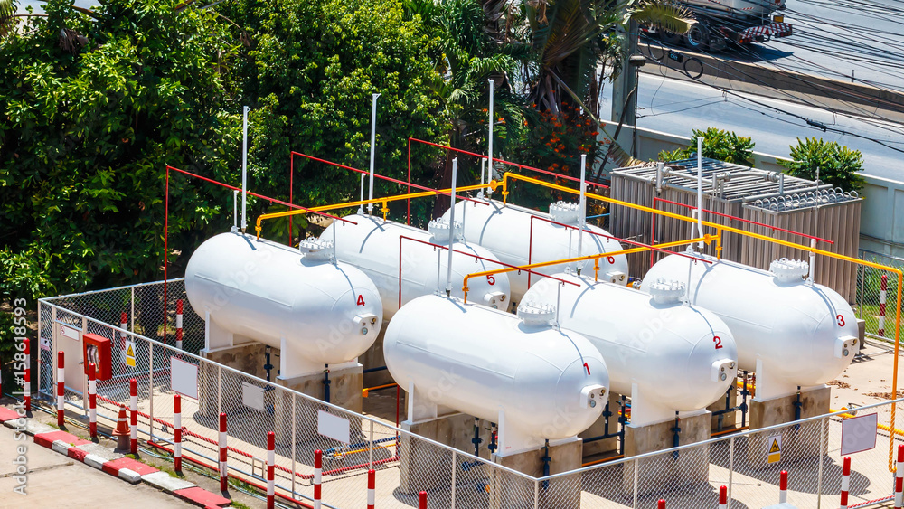 multiple lpg tanks